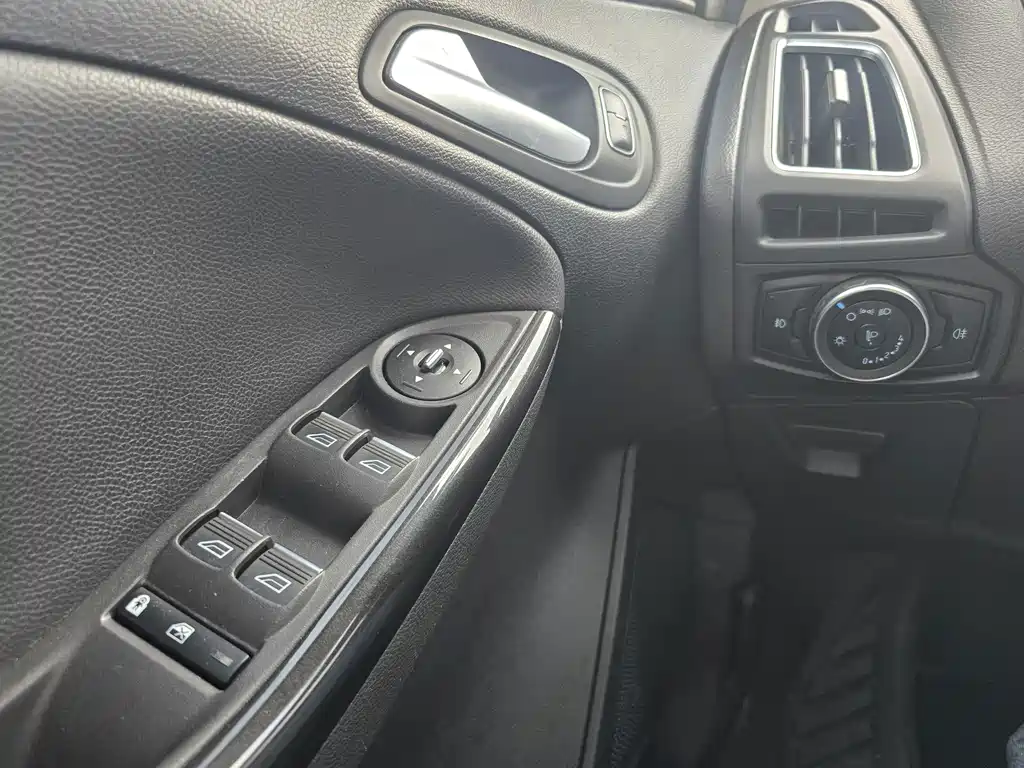 Ford Focus — миниатюра 15
