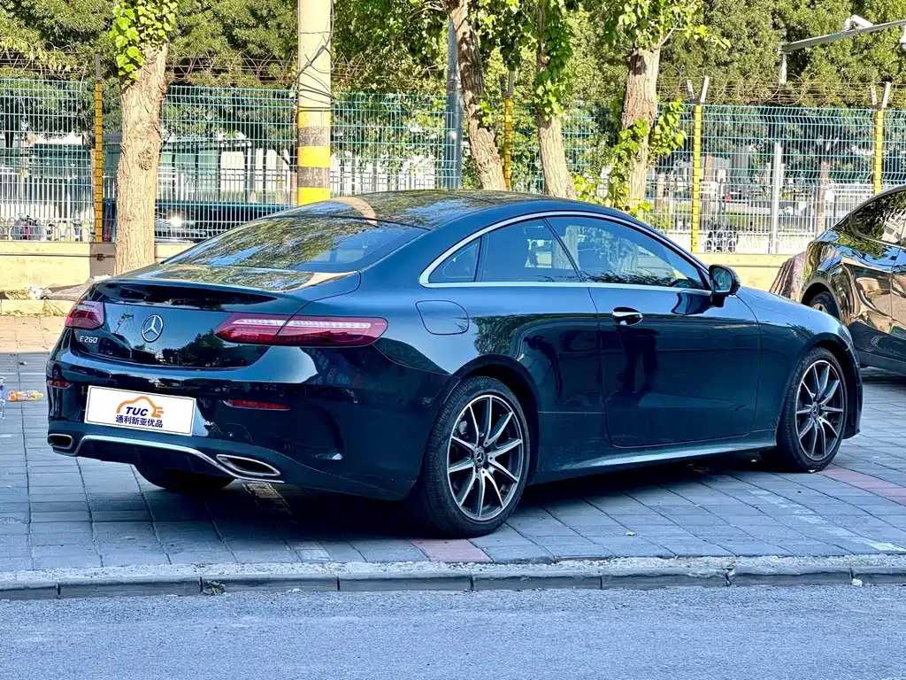 Mercedes-Benz E-Class (Import) — миниатюра 3