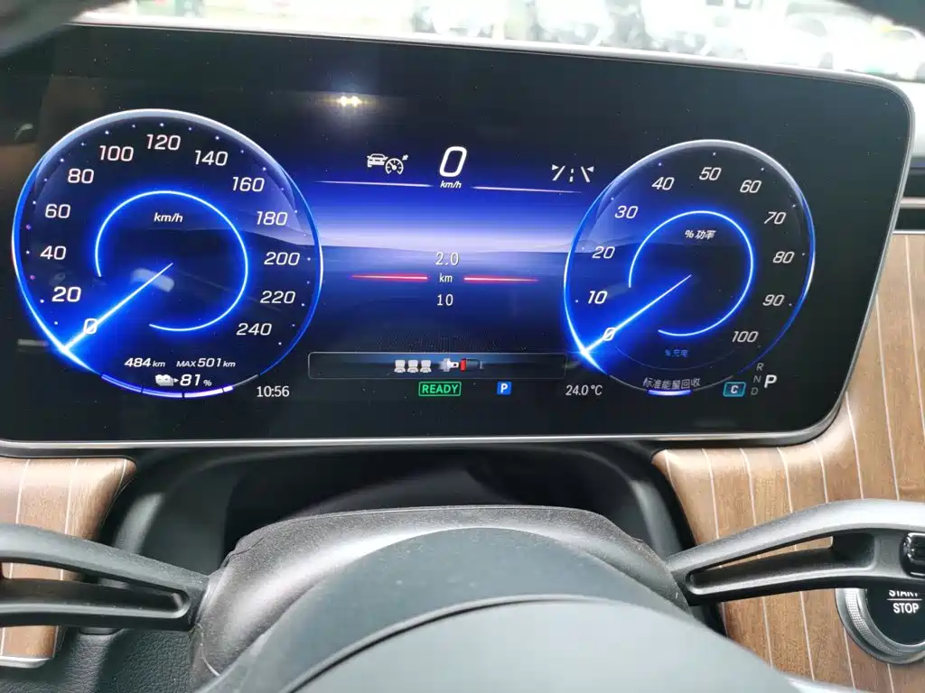 Mercedes-Benz EQE SUV — миниатюра 13