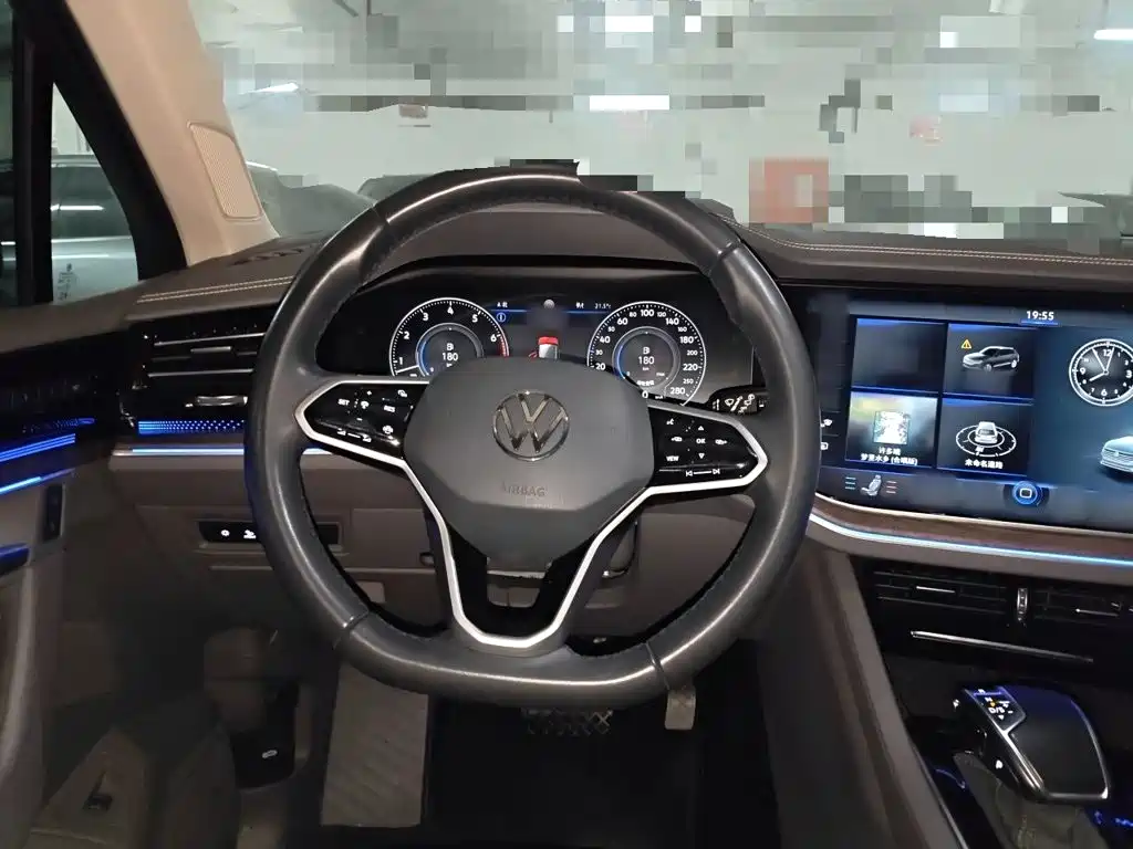 Volkswagen Touareg — миниатюра 12