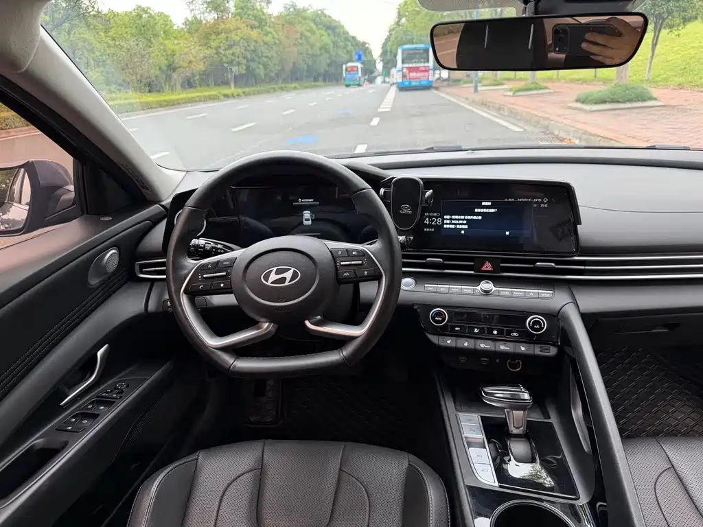 Hyundai Elantra — миниатюра 7