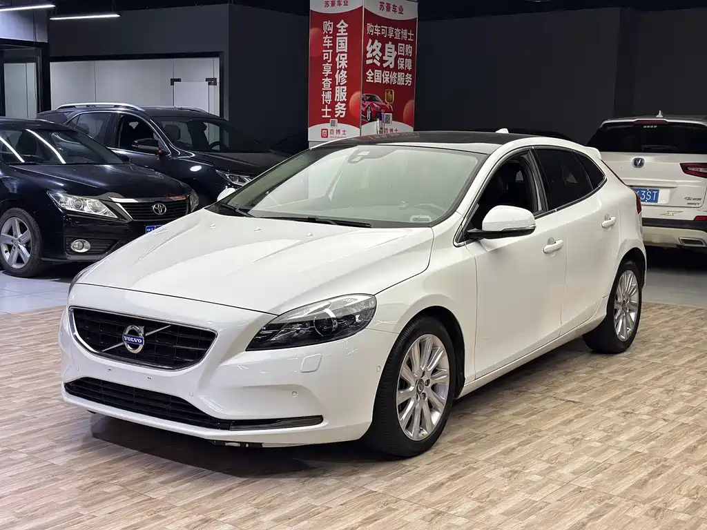 Купить Volvo V40