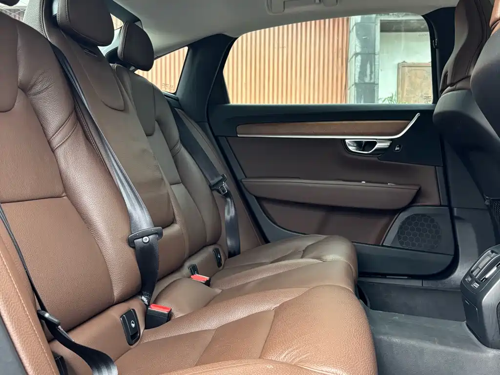 Volvo S90 — миниатюра 17