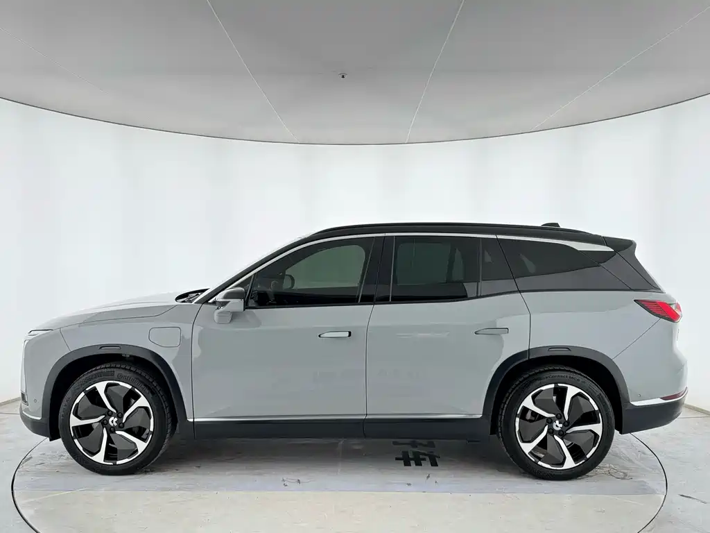 NIO ES8 2020 415KM мест