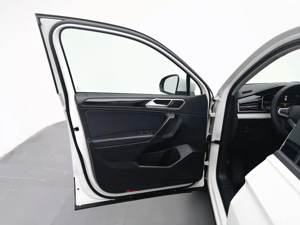 Volkswagen Tiguan L — миниатюра 8