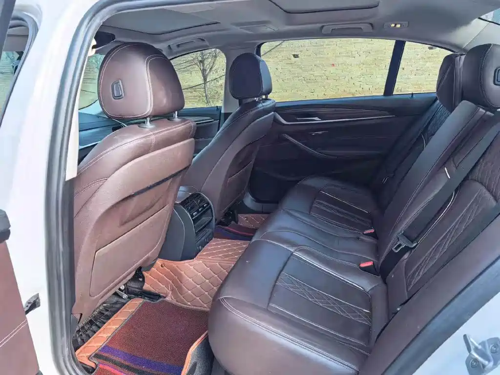 BMW 5 Series — миниатюра 5