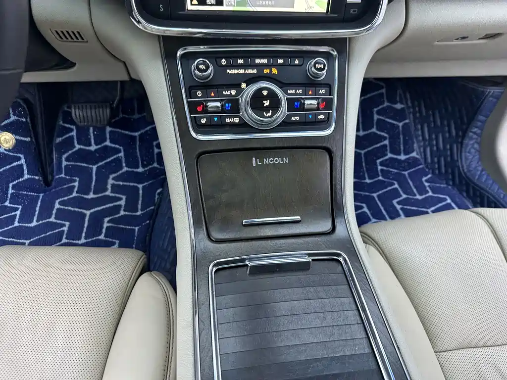 Lincoln Continental — миниатюра 25