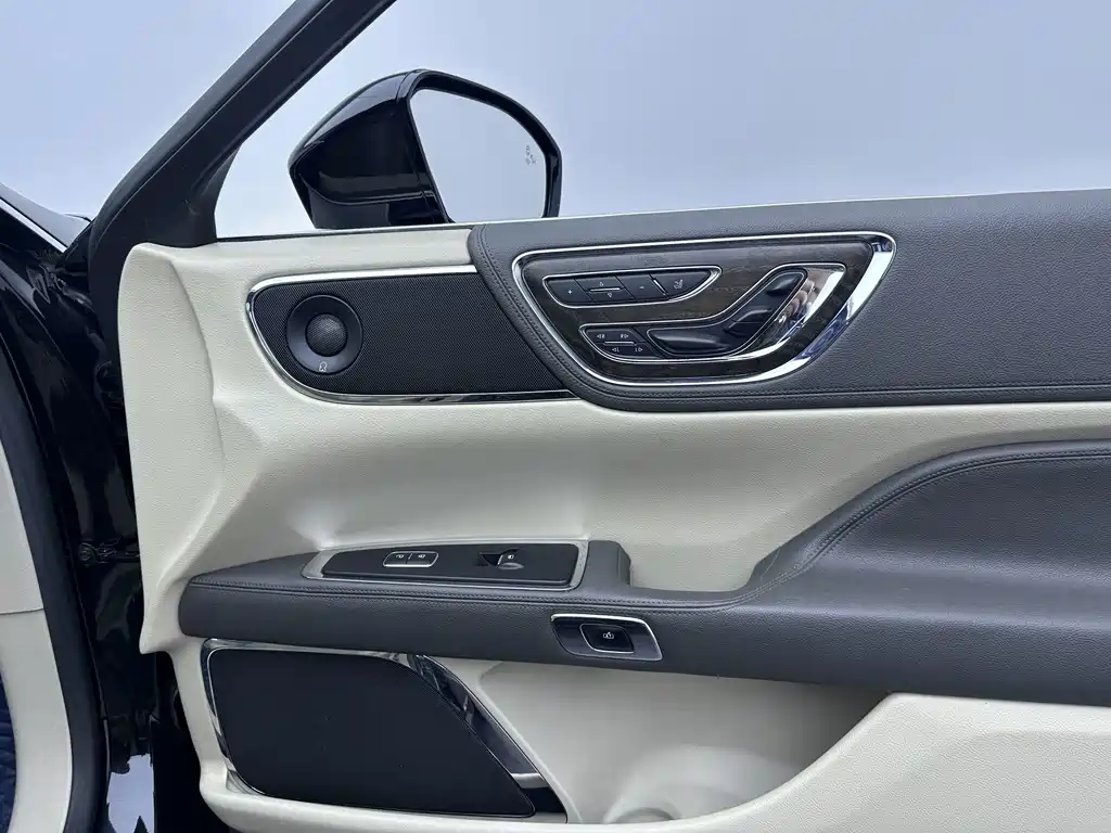 Lincoln Continental — миниатюра 20