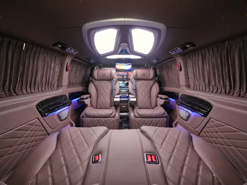 Mercedes-Benz Vito 2024 2.0T Elite 7 мест