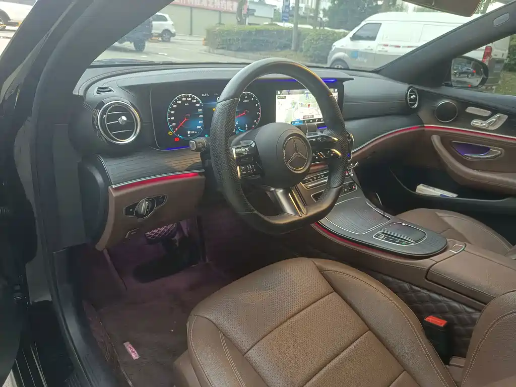 Mercedes-Benz E-Class — миниатюра 9
