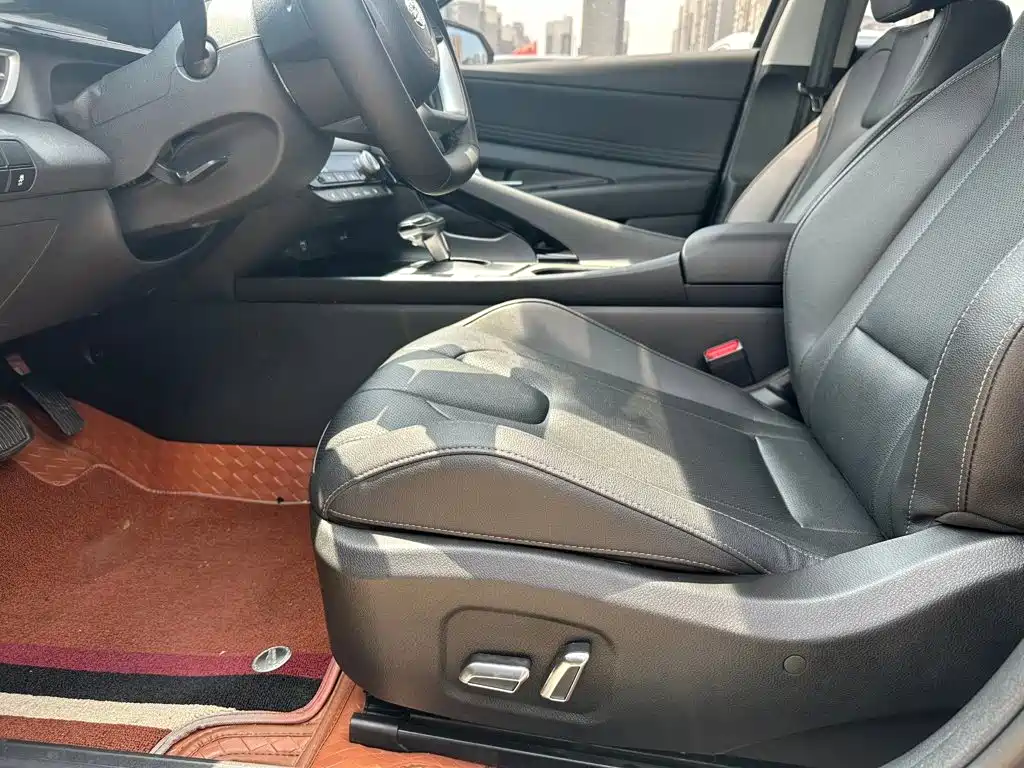 Hyundai Elantra — миниатюра 7