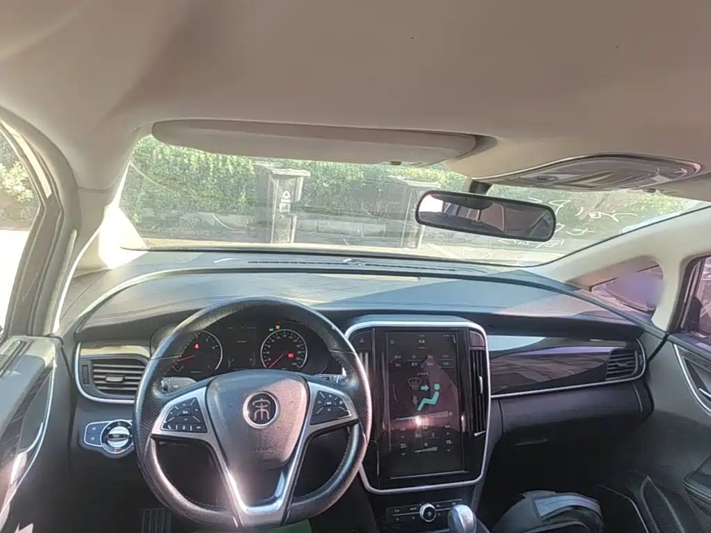 BYD MAX — миниатюра 10