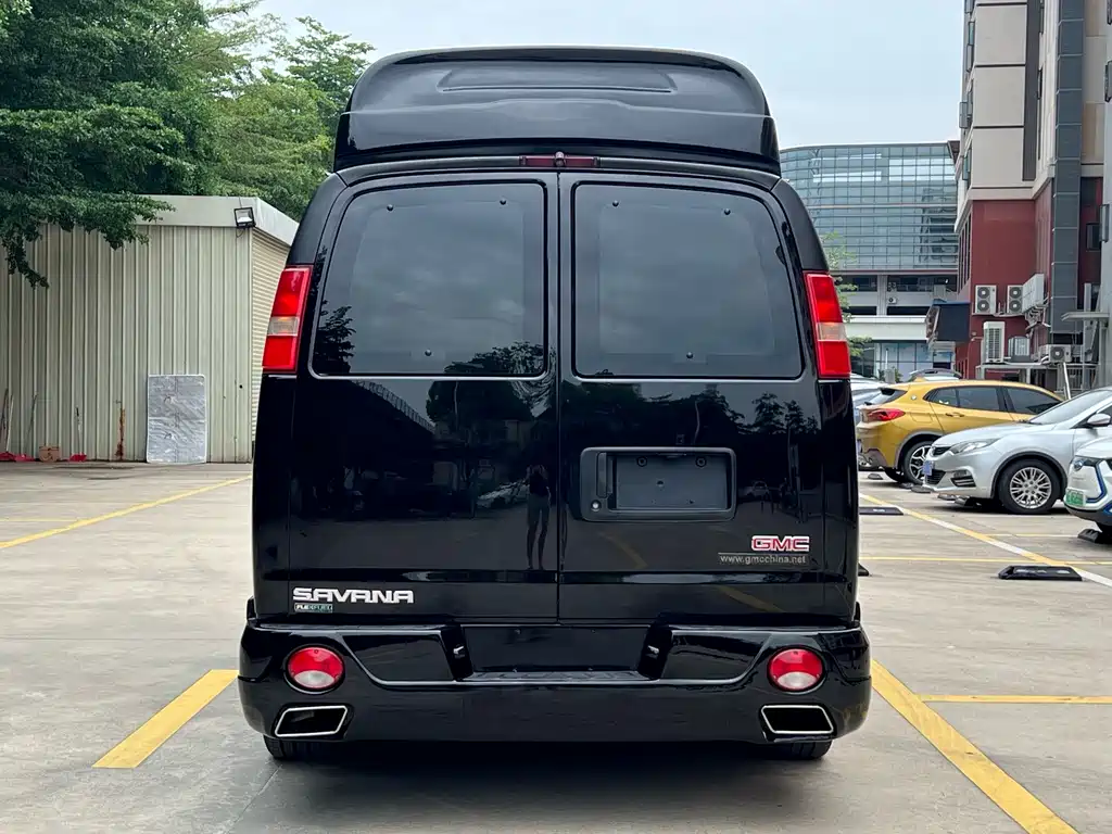 GMC Savana 2011 6.0L 7 мест
