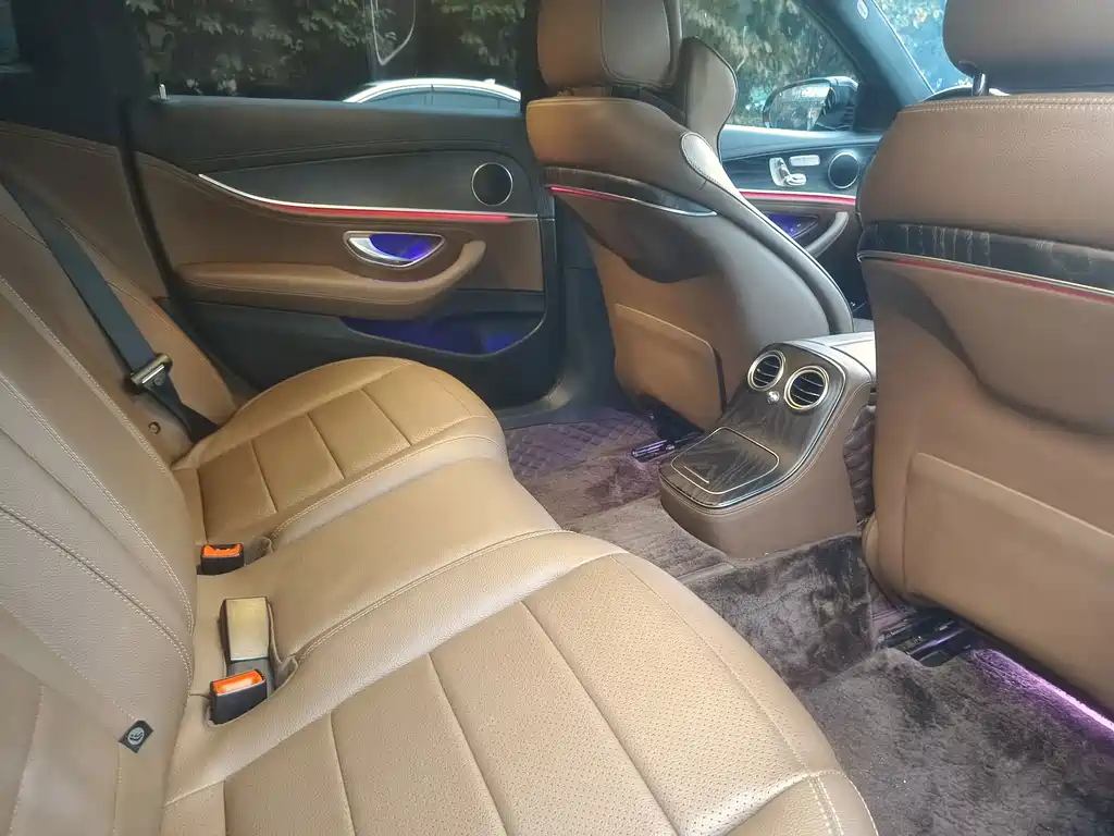 Mercedes-Benz E-Class — миниатюра 11