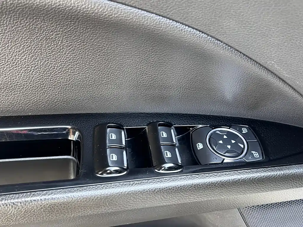Ford Mondeo — миниатюра 7