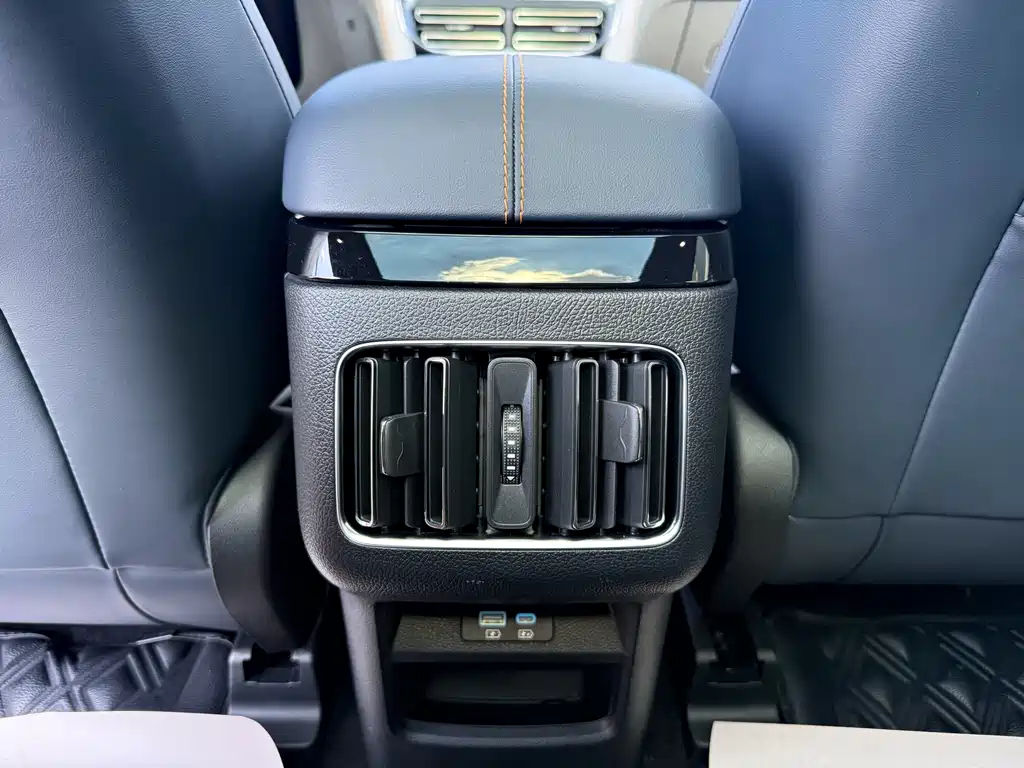 BYD PLUS New Energy — миниатюра 8