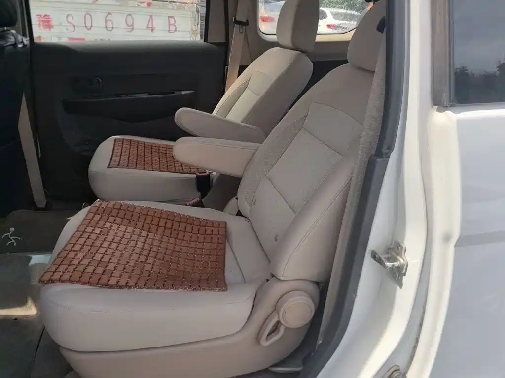 Wuling Hongguang — миниатюра 13
