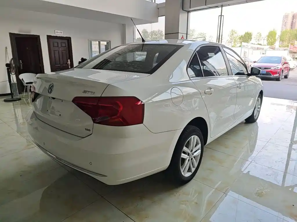 Volkswagen Jetta — миниатюра 7