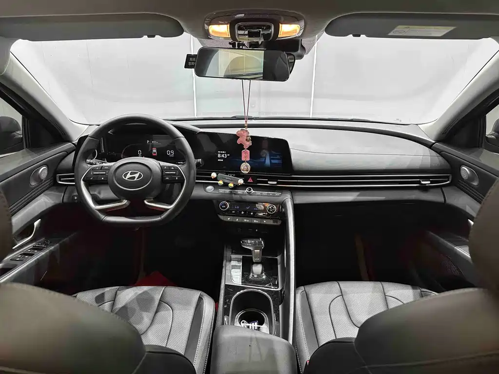 Hyundai Elantra — миниатюра 12