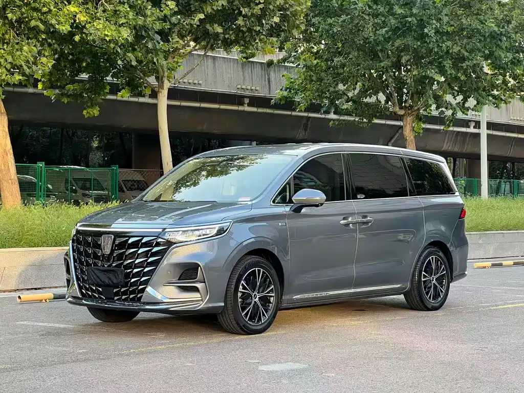Roewe iMAX8
