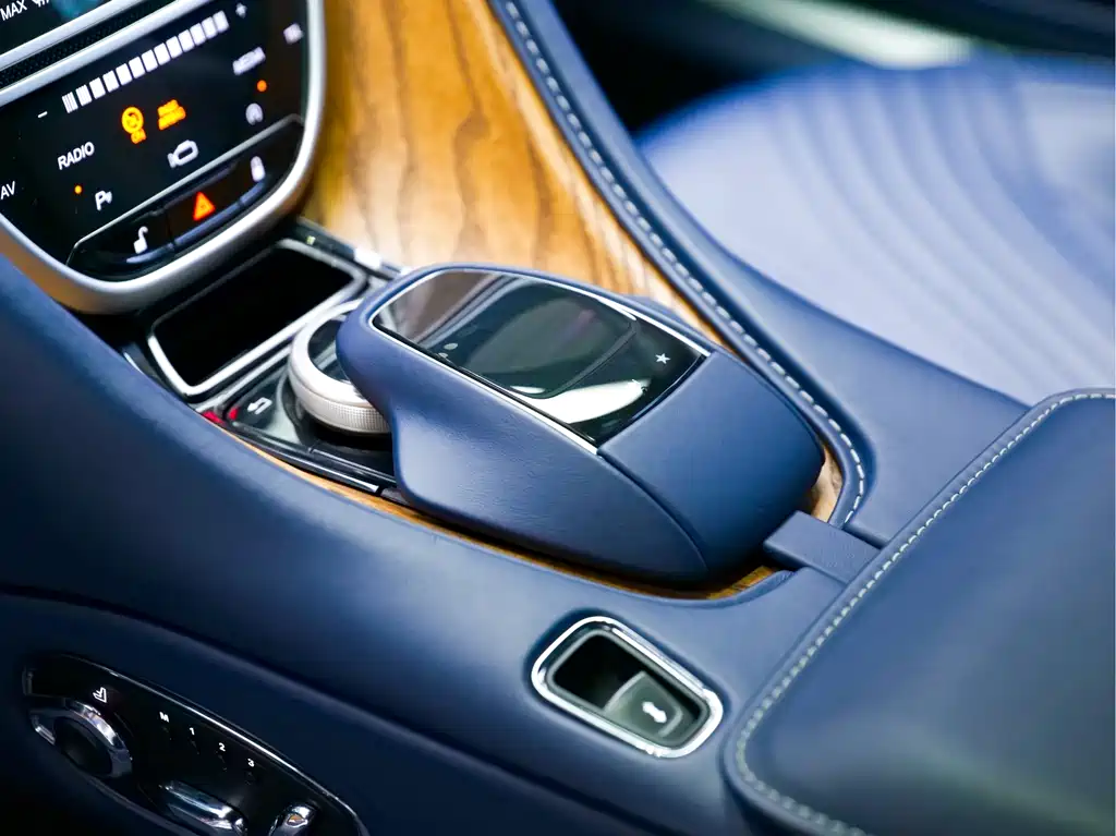 Aston Martin DB11 — миниатюра 18