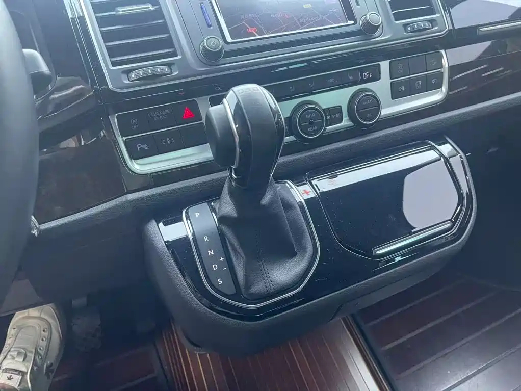 Volkswagen Multivan — миниатюра 8