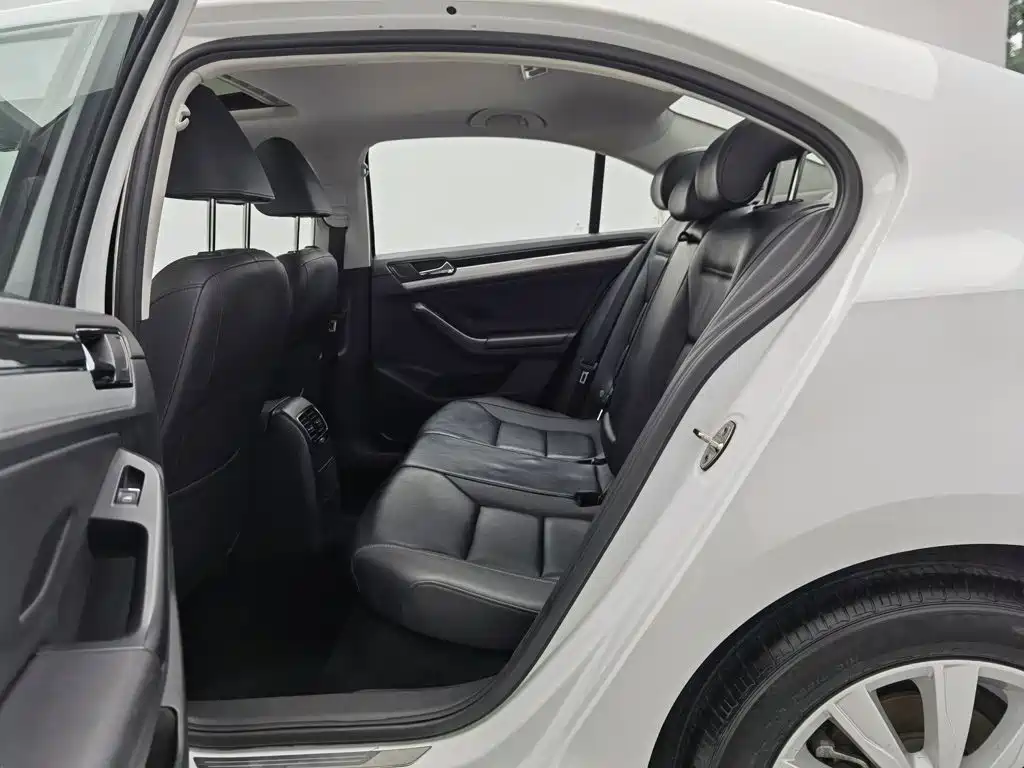 Volkswagen Sagitar — миниатюра 15