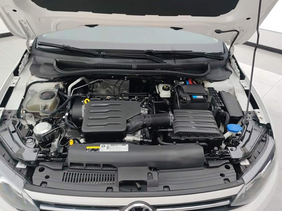 Volkswagen Polo 1.5 л 2023 г. Белый, пробег 30900 км