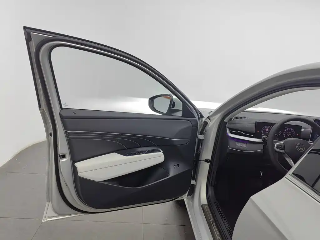 Volkswagen Sagitar id 4653770 из Китая 12