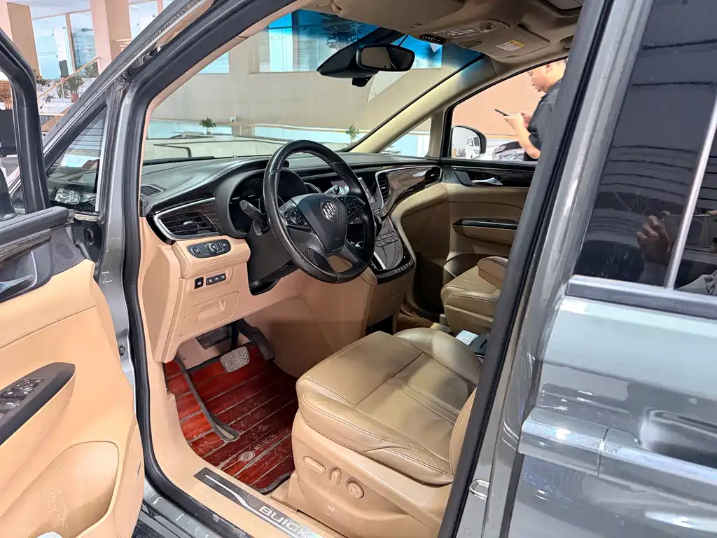 Buick GL8 — миниатюра 3
