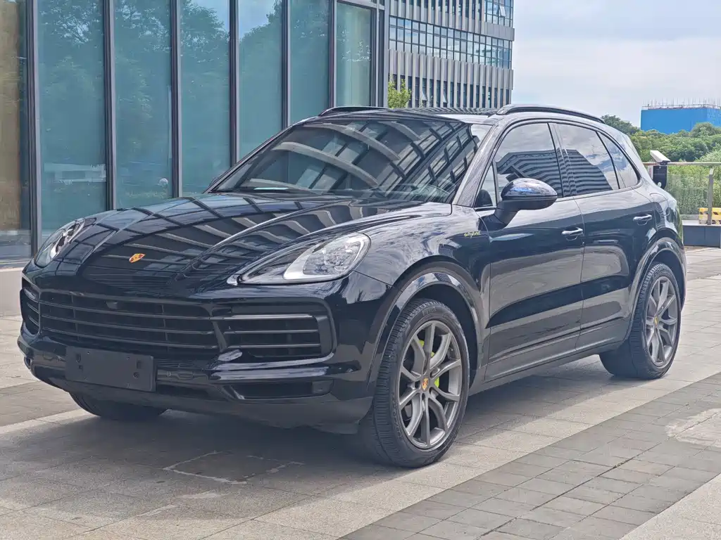 Porsche Cayenne Hybrid 2023
