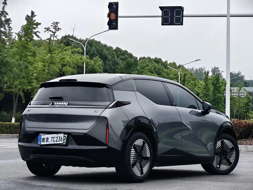 Zeekr X 2024 мест