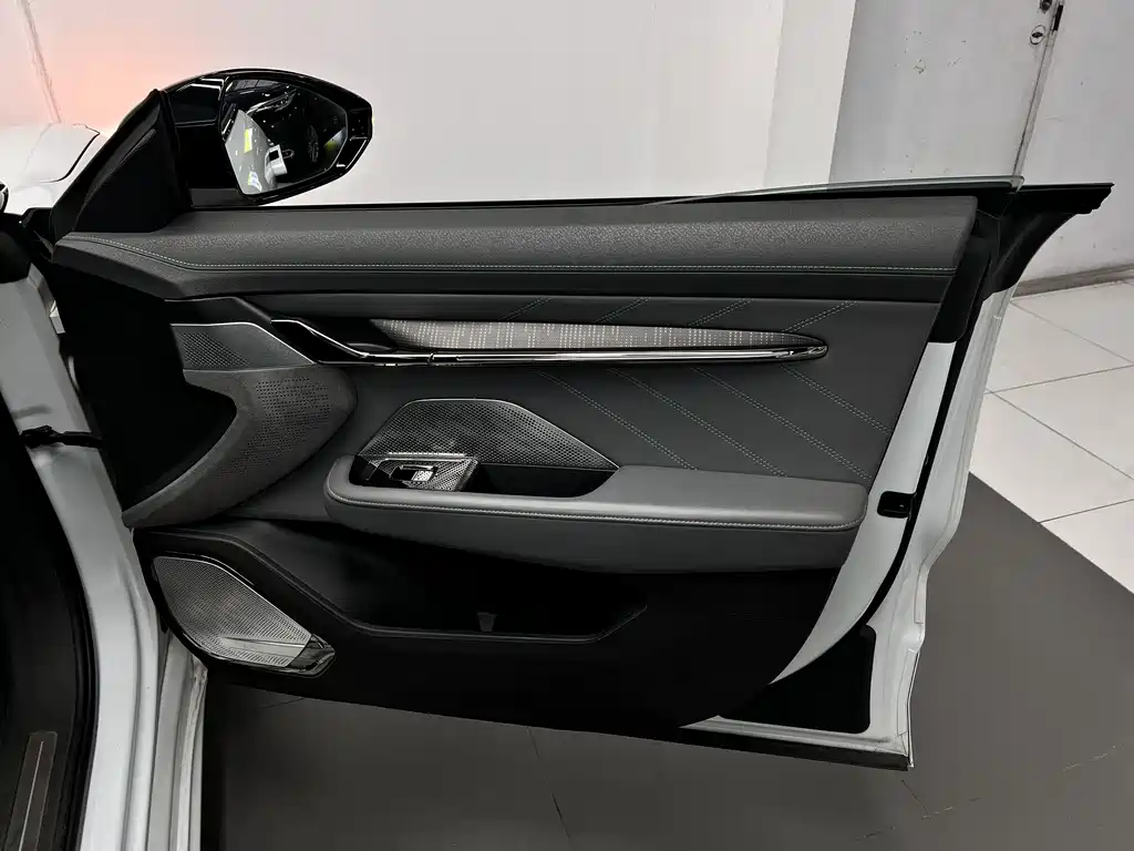 ZEEKR EXTREME KRYPTON 001