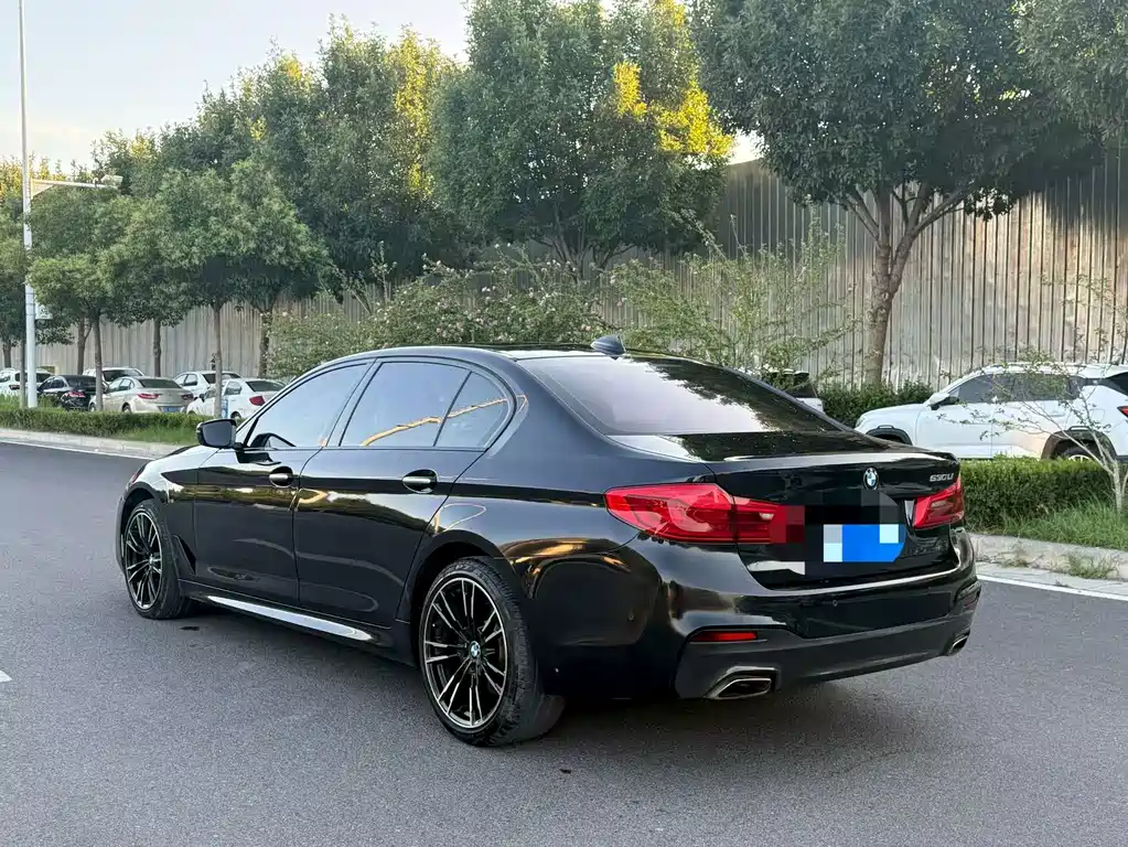 BMW 5 Series — миниатюра 9