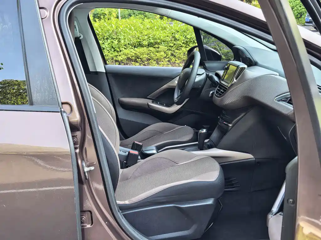 Peugeot 2008 — миниатюра 12