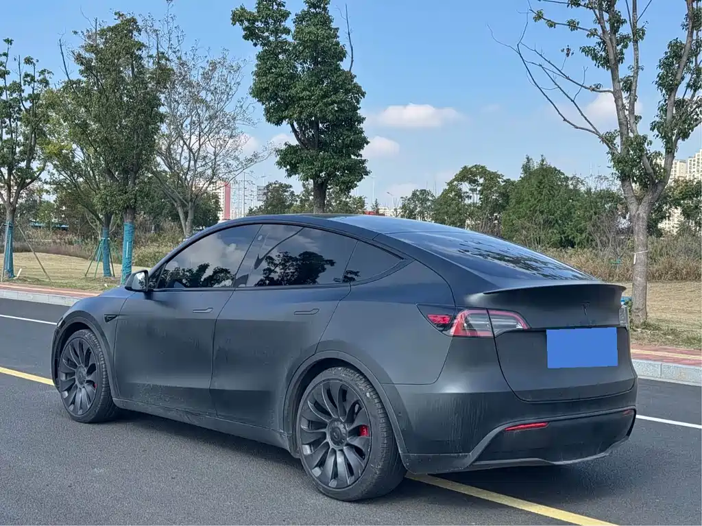TESLA MODEL Y