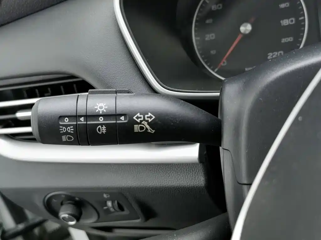 Roewe RX3 — миниатюра 21
