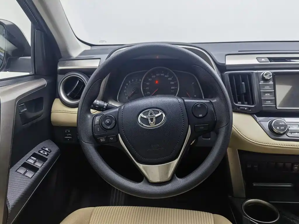 Toyota RAV4 — миниатюра 11