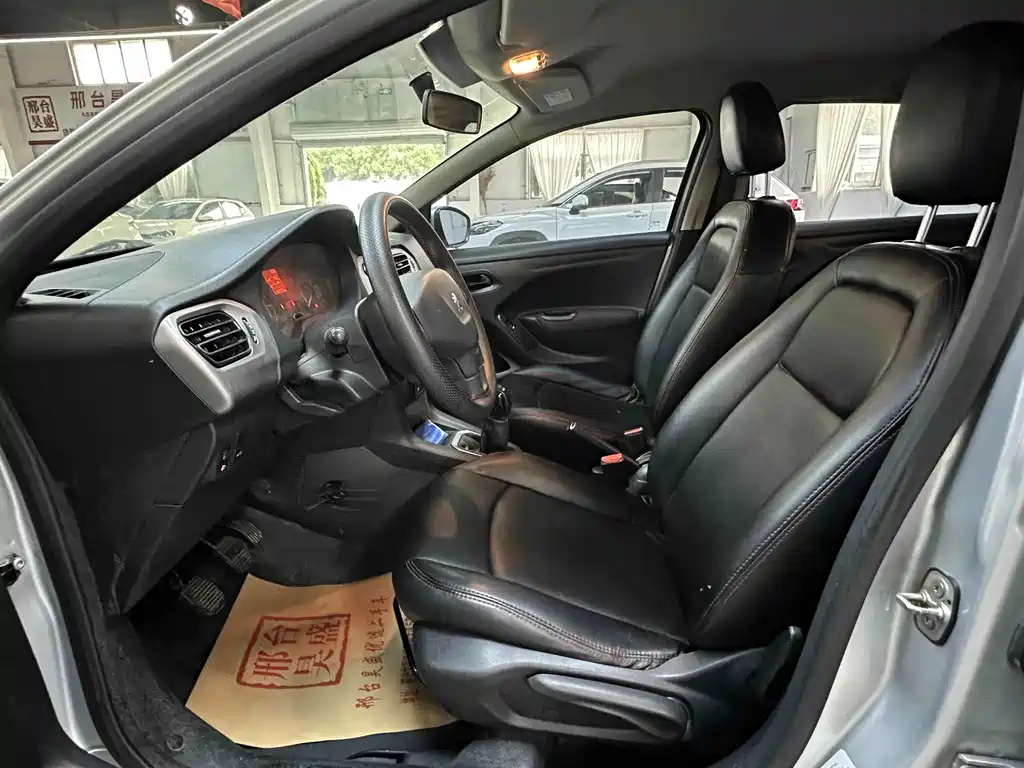 Peugeot 301 1.6L Manual Comfort Edition, фото 11