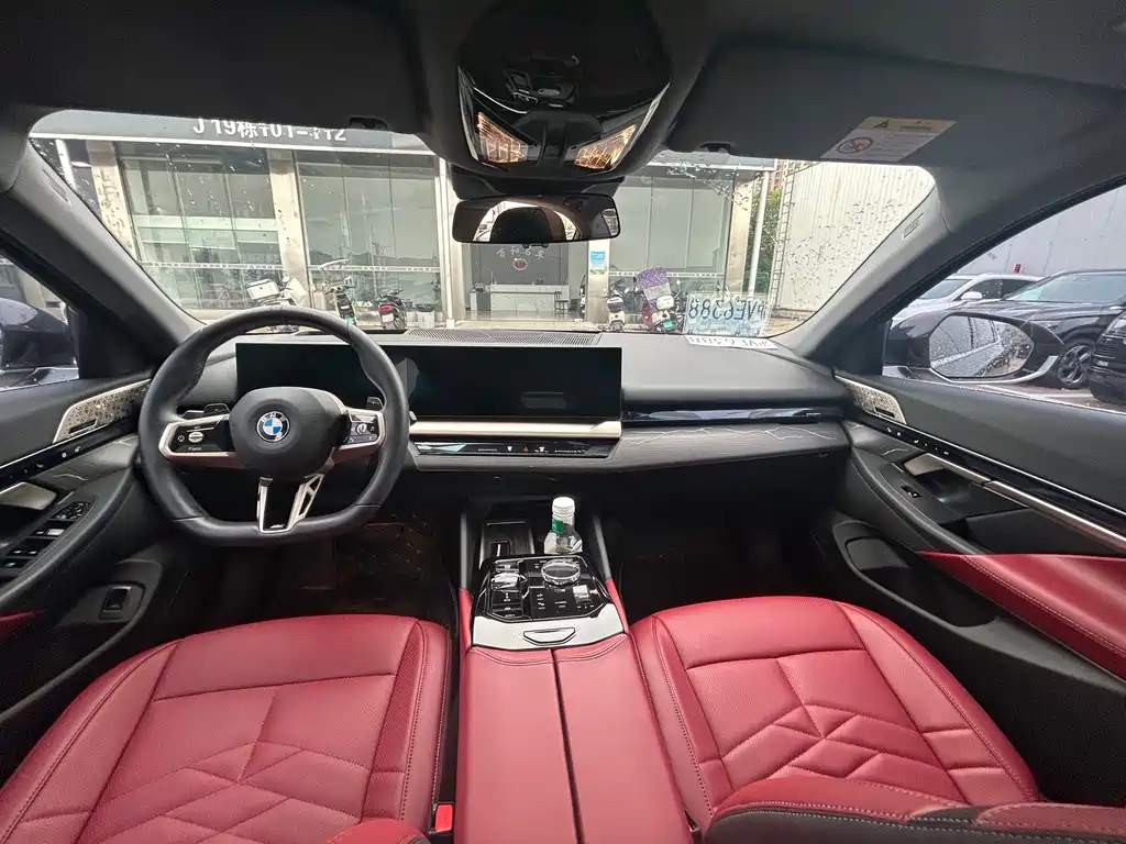 BMW 5 Series — миниатюра 9