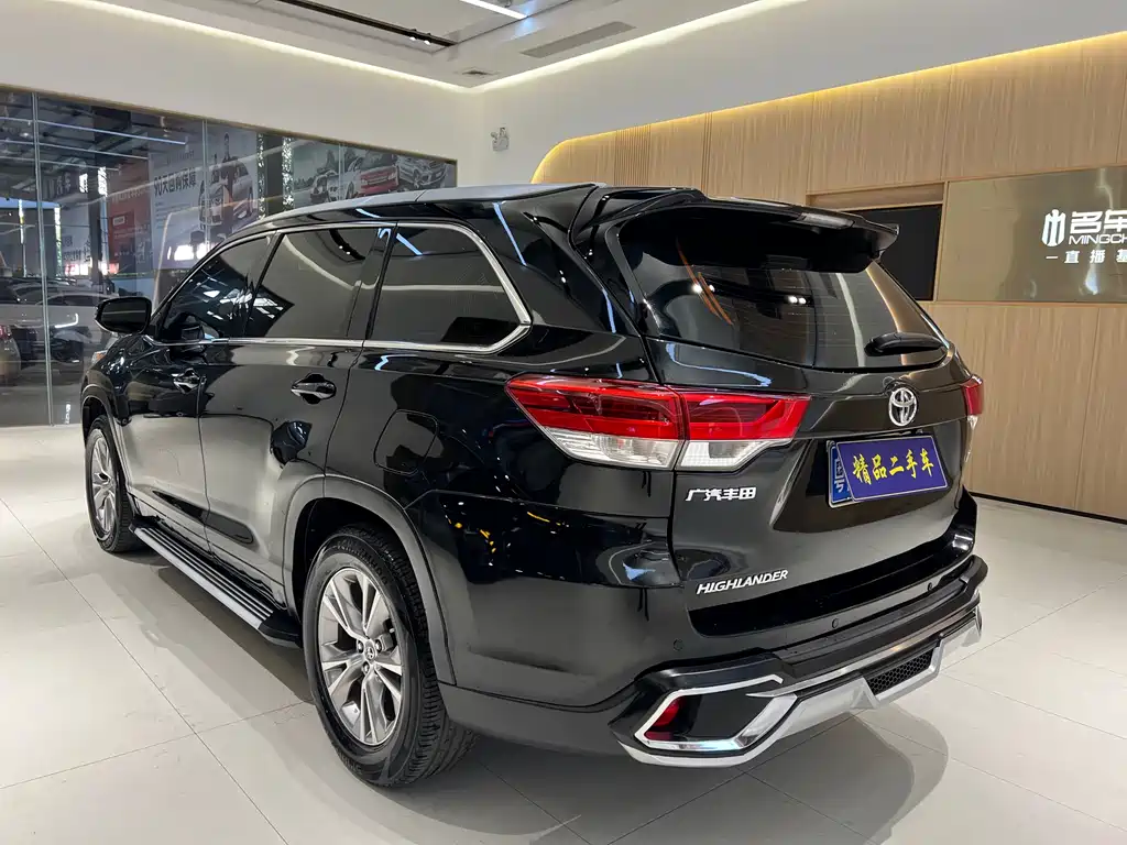 TOYOTA HIGHLANDER