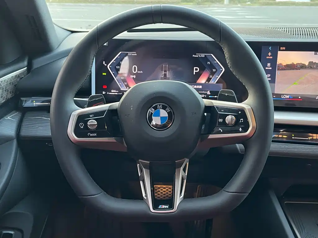 BMW 5 Series — миниатюра 9