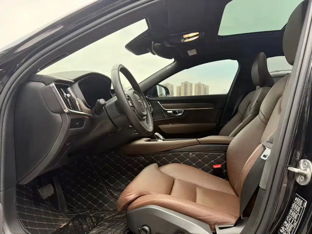 Volvo S90 — миниатюра 4
