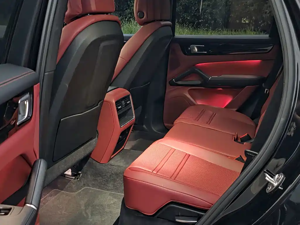 Porsche Cayenne — миниатюра 5