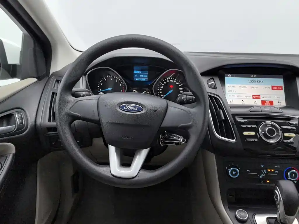 Ford Focus — миниатюра 11