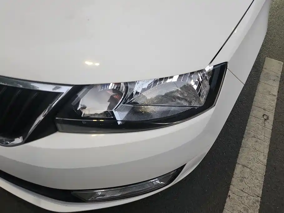 Skoda Rapid — миниатюра 5