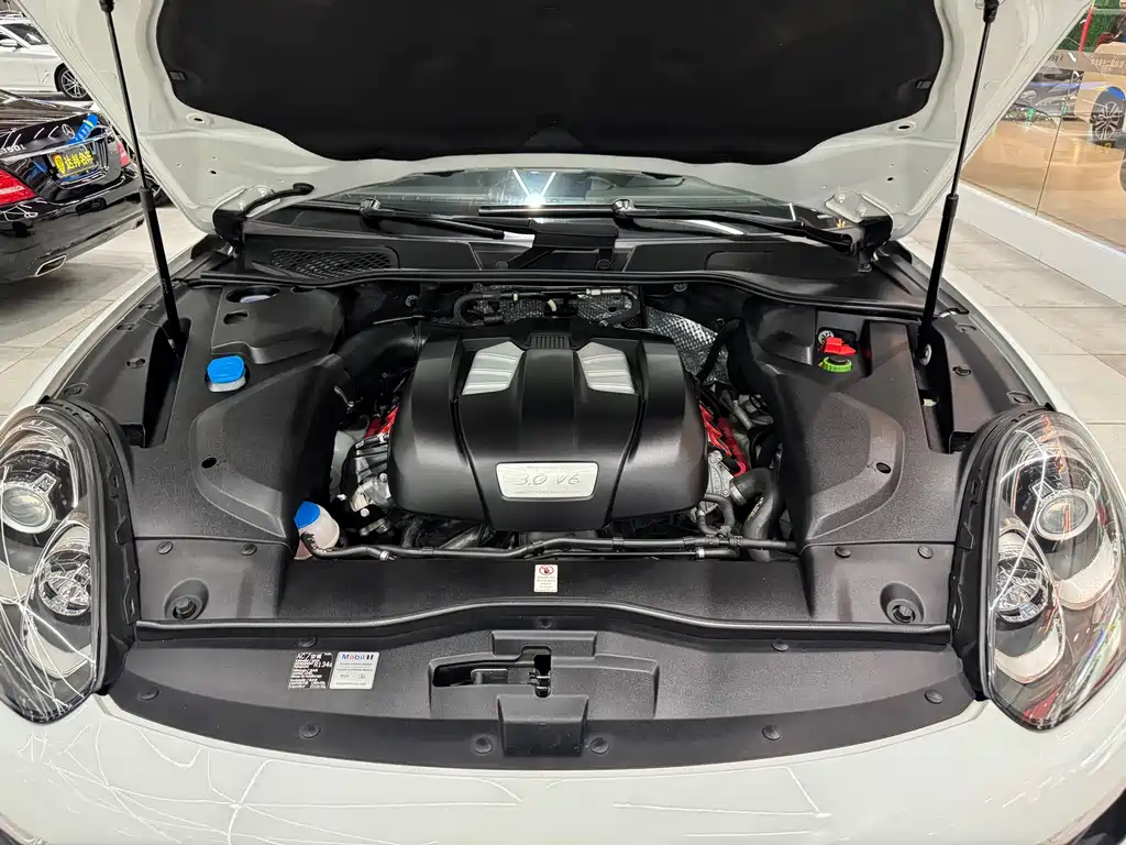 Porsche Cayenne — миниатюра 13