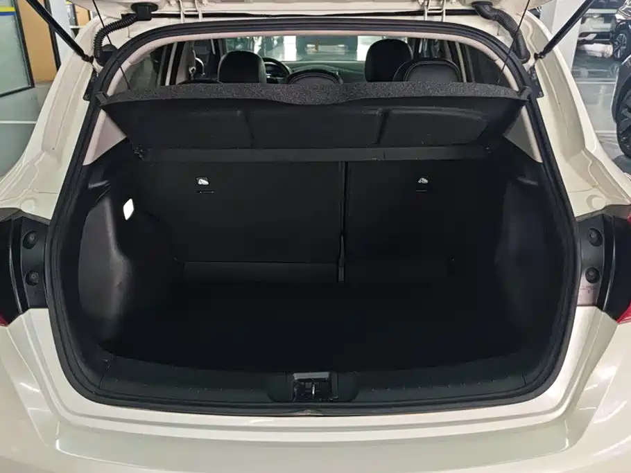 Nissan Tiida — миниатюра 4