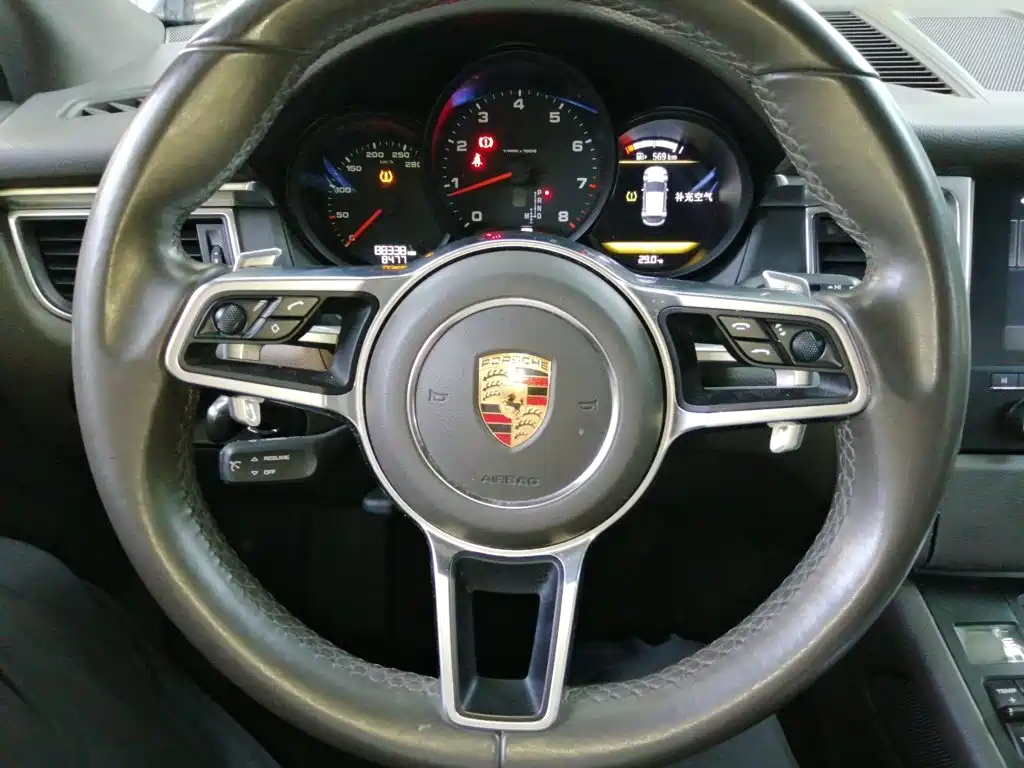 Porsche Macan — миниатюра 11