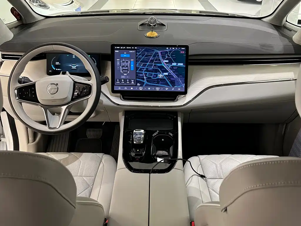VOLVO EM90